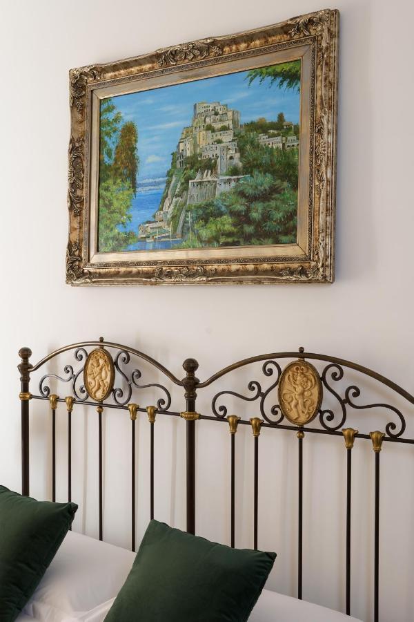 Отель Delfini Trevi House Рим Экстерьер фото