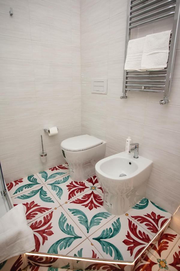 Отель Delfini Trevi House Рим Экстерьер фото