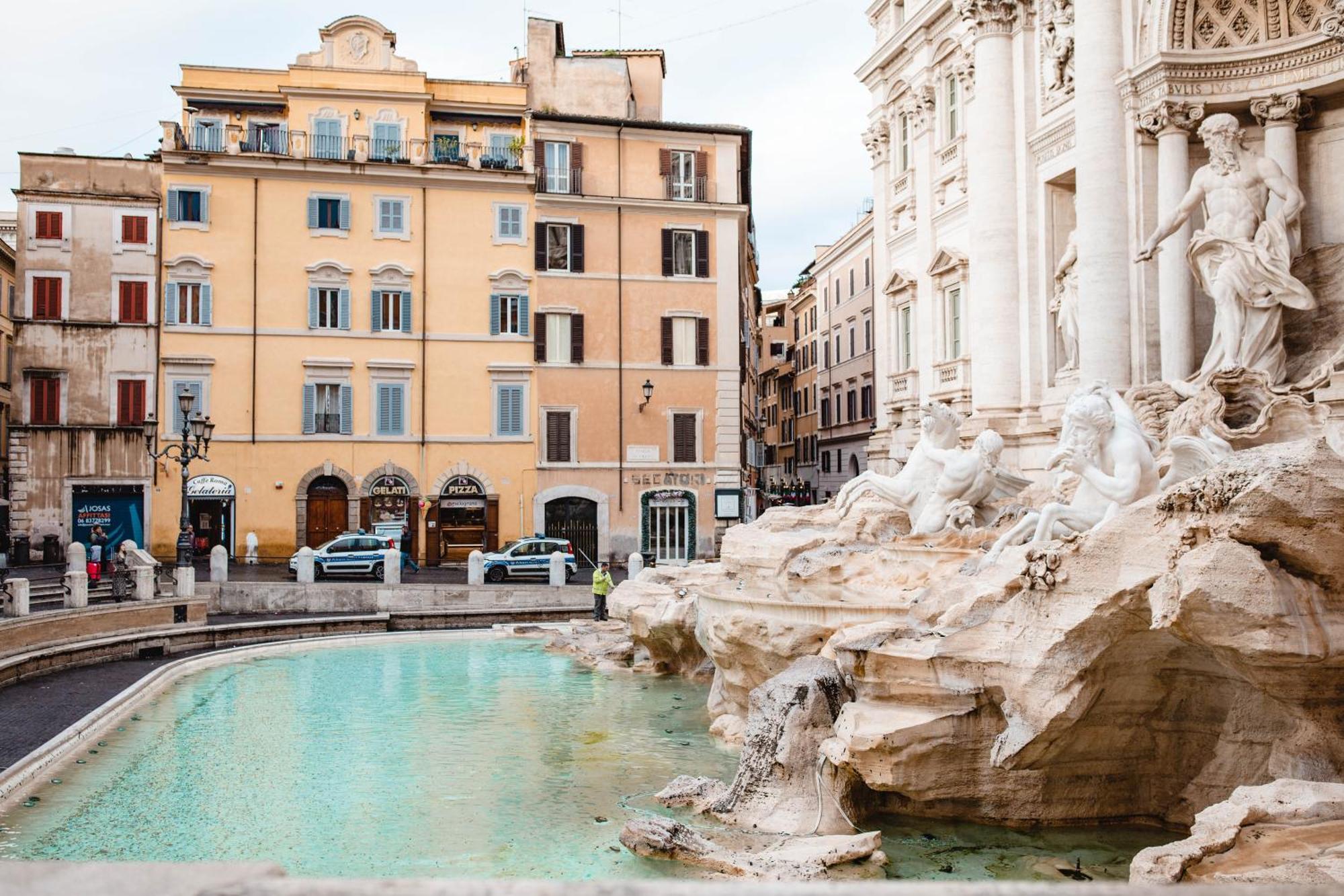 Отель Delfini Trevi House Рим Экстерьер фото