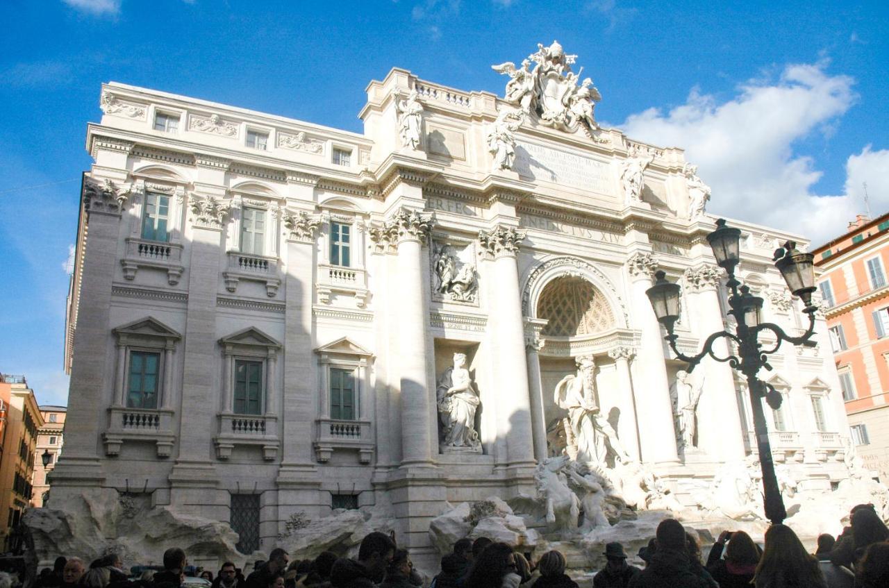 Отель Delfini Trevi House Рим Экстерьер фото